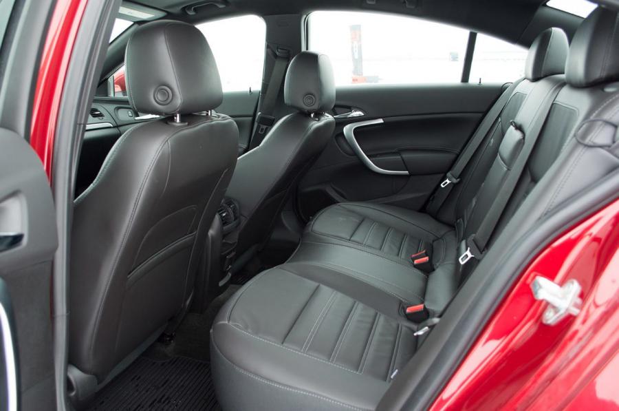  Buick Regal GS AWD 2014 года  (фото 18 из 30)
